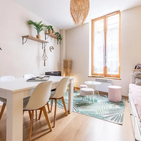 Centre 24 Couchages Marmontel * קלרמונט-פרנד